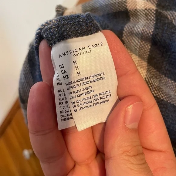 American Eagle Women’s Blue and White Plaid Autumn Flannel Sz M - Picture 7 of 7